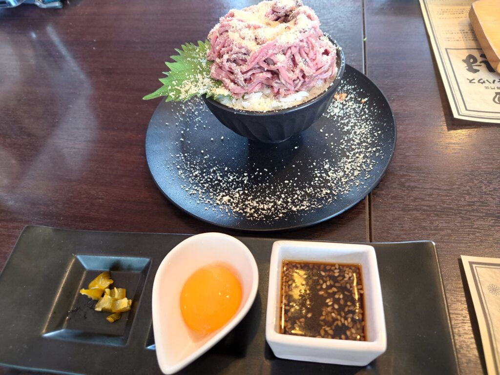 静岡グルメステーキハウス成しまステーキハンバーグ草薙メニューユッケ丼