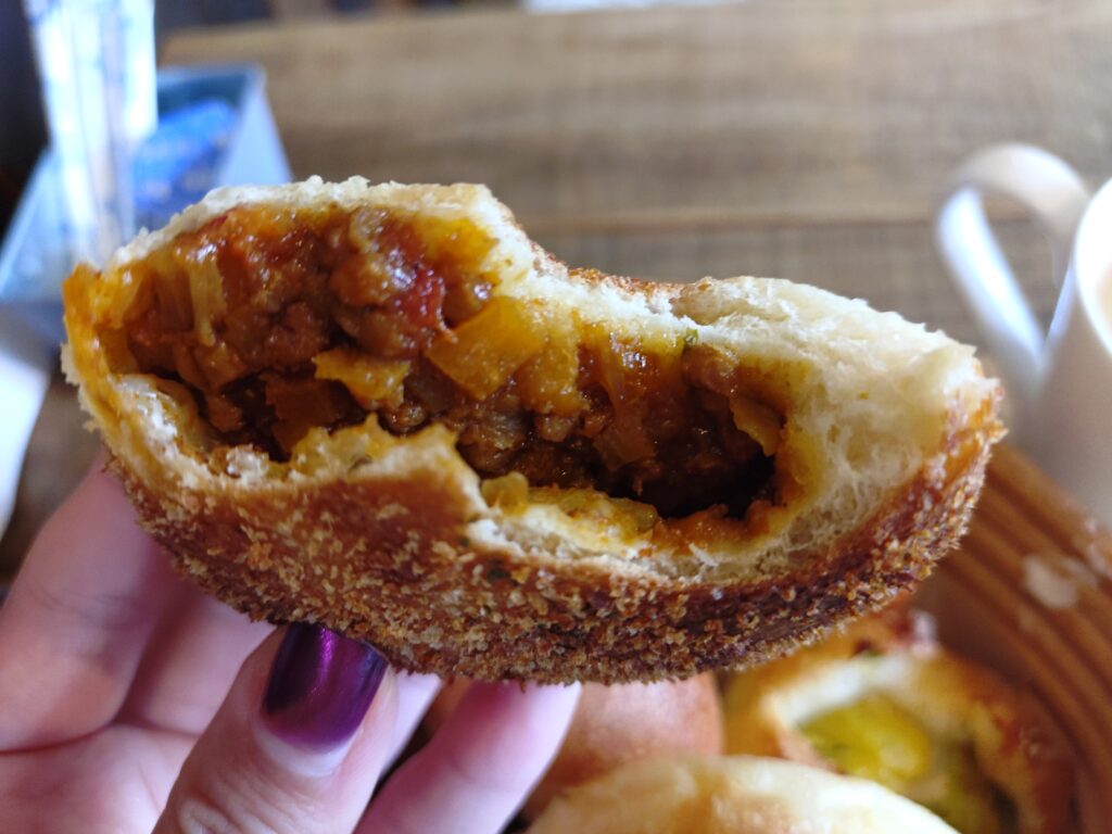ルシャンボランカレーパン