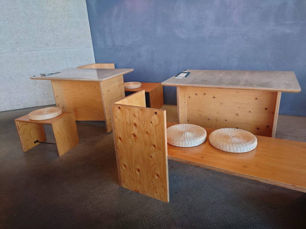「王様の耳はロバの耳」店内