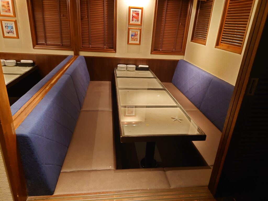 お肉とチーズMe's(ミーズ)店内