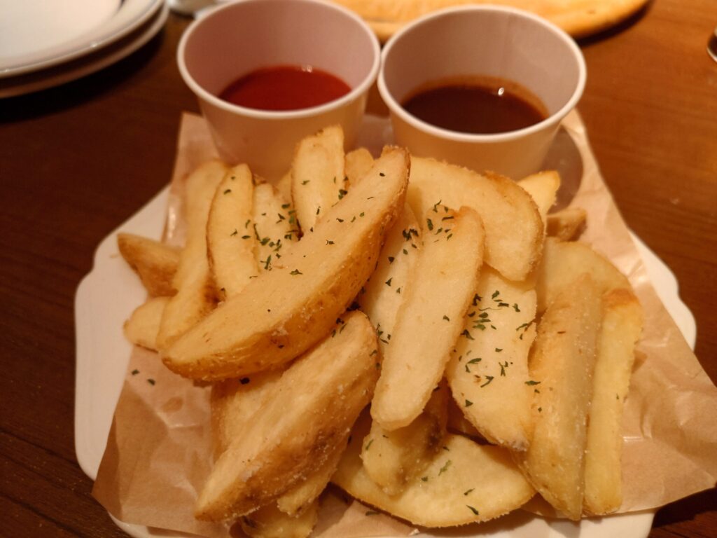 お肉とチーズMe's(ミーズ)フライドポテト