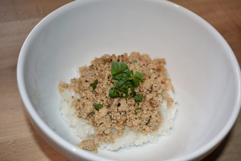 中華そば千里のひき肉丼