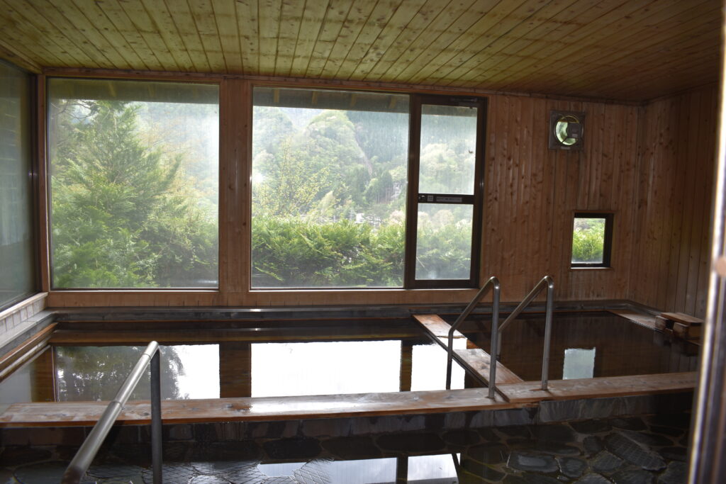 奈良田温泉「女帝の湯」温泉の光景