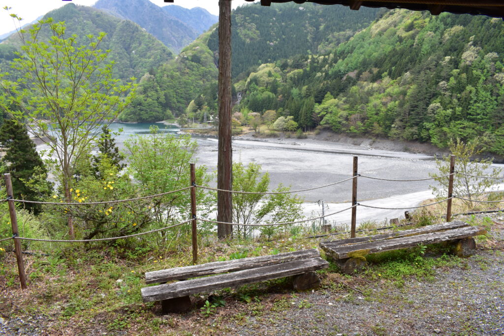 奈良田温泉「女帝の湯」持統天皇