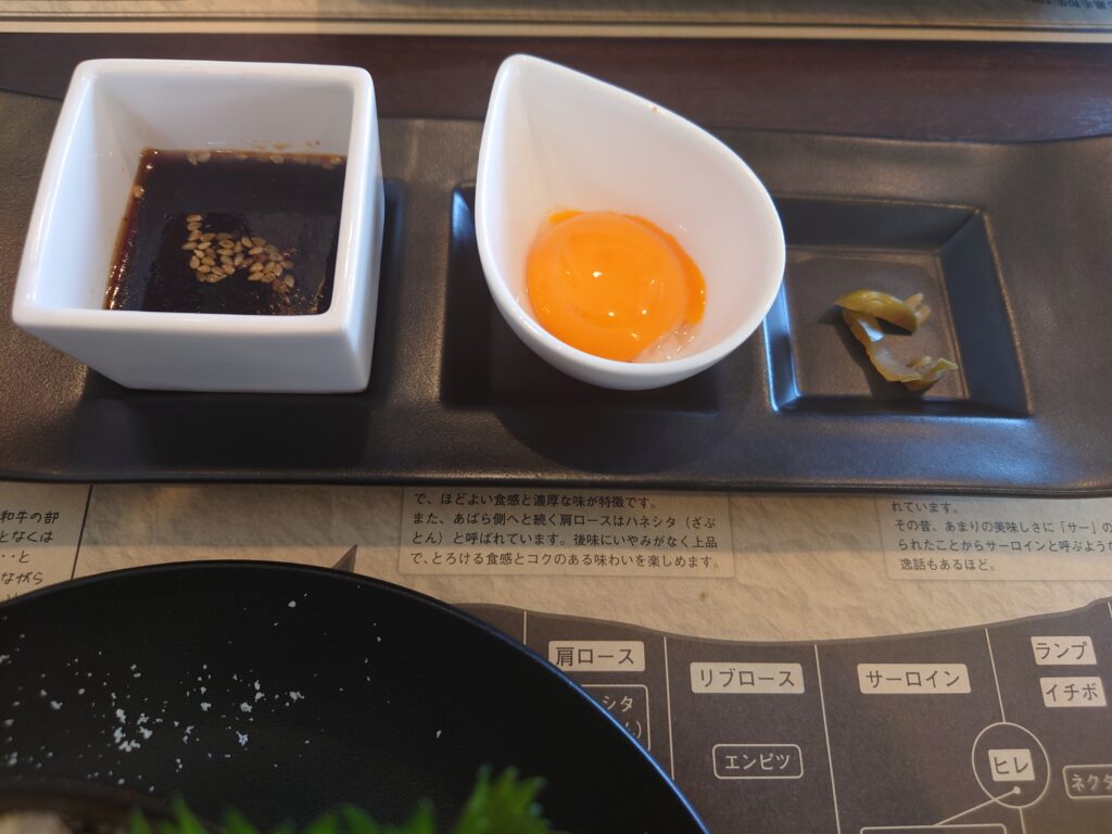 静岡グルメステーキハウス成しまステーキハンバーグ草薙メニューユッケ丼+チーズ