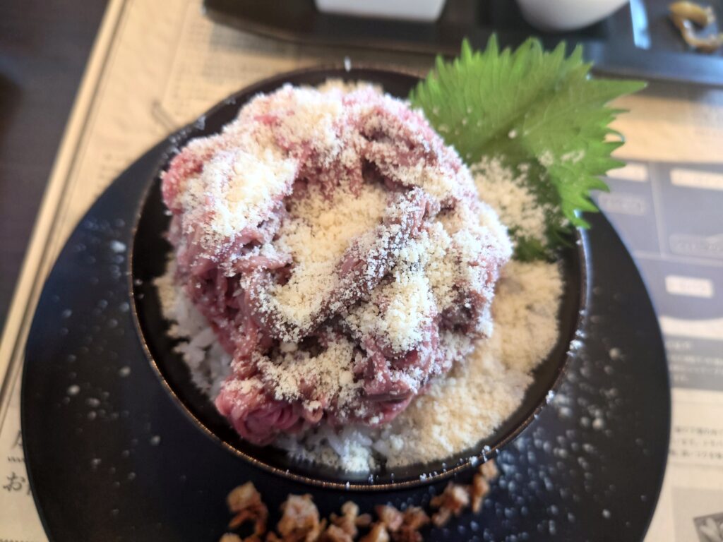 静岡グルメステーキハウス成しまステーキハンバーグ草薙メニューユッケ丼+チーズ