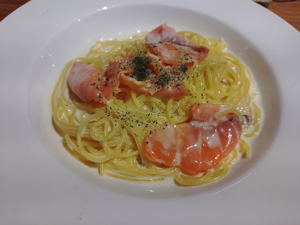 清水キチェカディナー静岡グルメディナーメニュースモークサーモンクリームパスタ