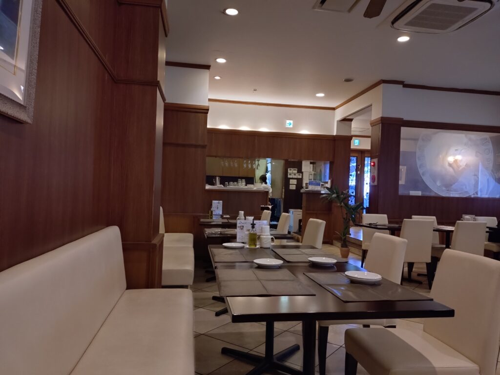 『P’s(ピーズ)レストラン』静岡グルメ駿河区ランチ店内