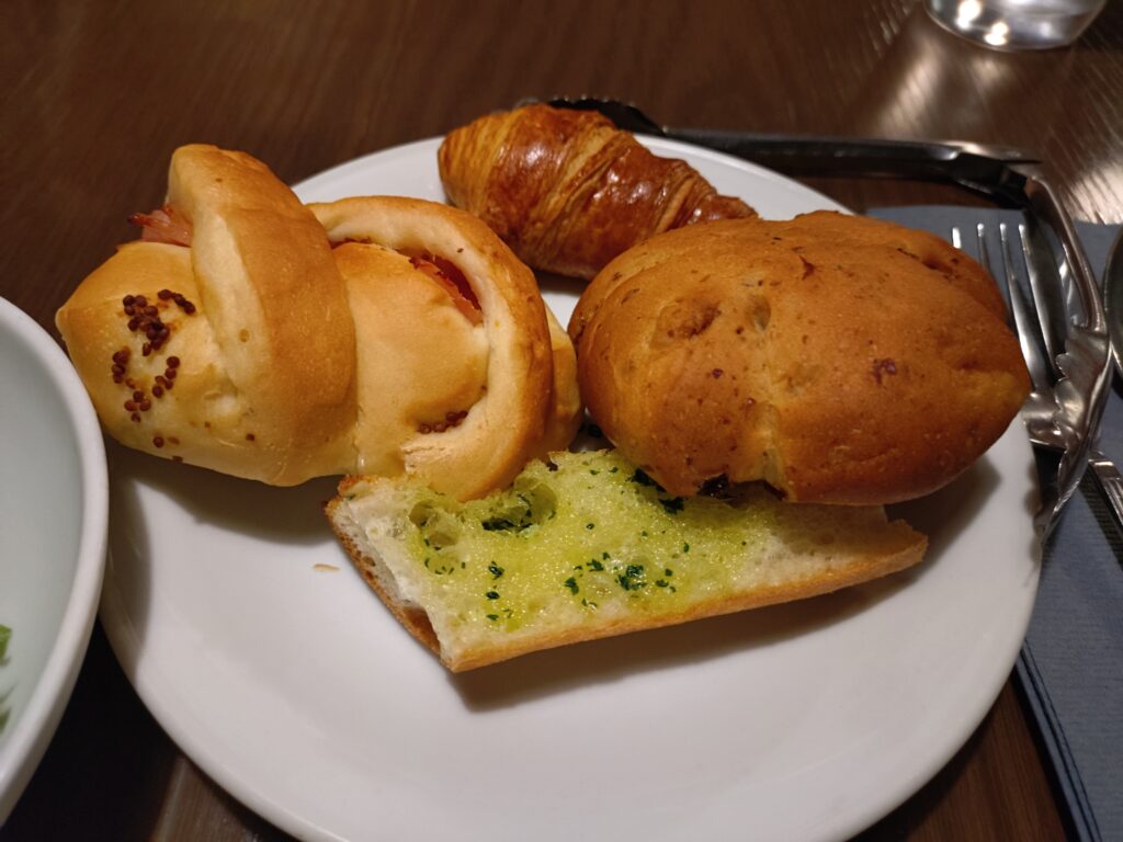 【BLUE BOOKS Cafe】（ブルーブックスカフェ）ランチタイム、静岡カフェ,静岡ランチ,パン,パスタ,ハンバーガー,レビュー