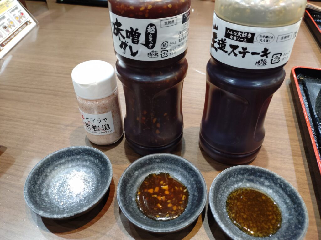 感動の肉と米、石田店、静岡、レビュー、メニュー、ご飯、おかわり自由、ステーキ、量,ソース、卓上調味料
