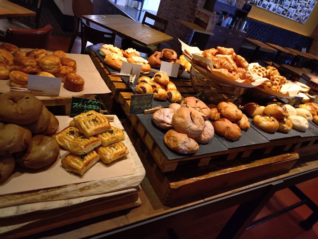 BLUE BOOKS Cafe,ブルーブックスカフェ,場所,静岡,駅前,カフェ,ランチ,パン,パスタ,ハンバーガー,パン食べ放題,駐車場,定休日,営業時間,レビュー,メニュー