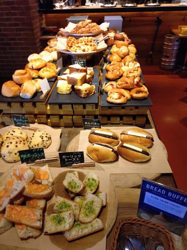 BLUE BOOKS Cafe,ブルーブックスカフェ,場所,静岡,駅前,カフェ,ランチ,パン,パスタ,ハンバーガー,パン食べ放題,駐車場,定休日,営業時間,レビュー,メニュー,テイクアウト,パフェ