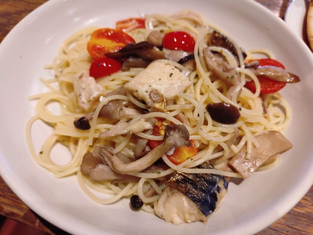 BLUE BOOKS Cafe,ブルーブックスカフェ,場所,静岡,駅前,カフェ,ランチ,パン,パスタ,ハンバーガー,パン食べ放題,駐車場,定休日,営業時間,レビュー,メニュー,テイクアウト,パフェ