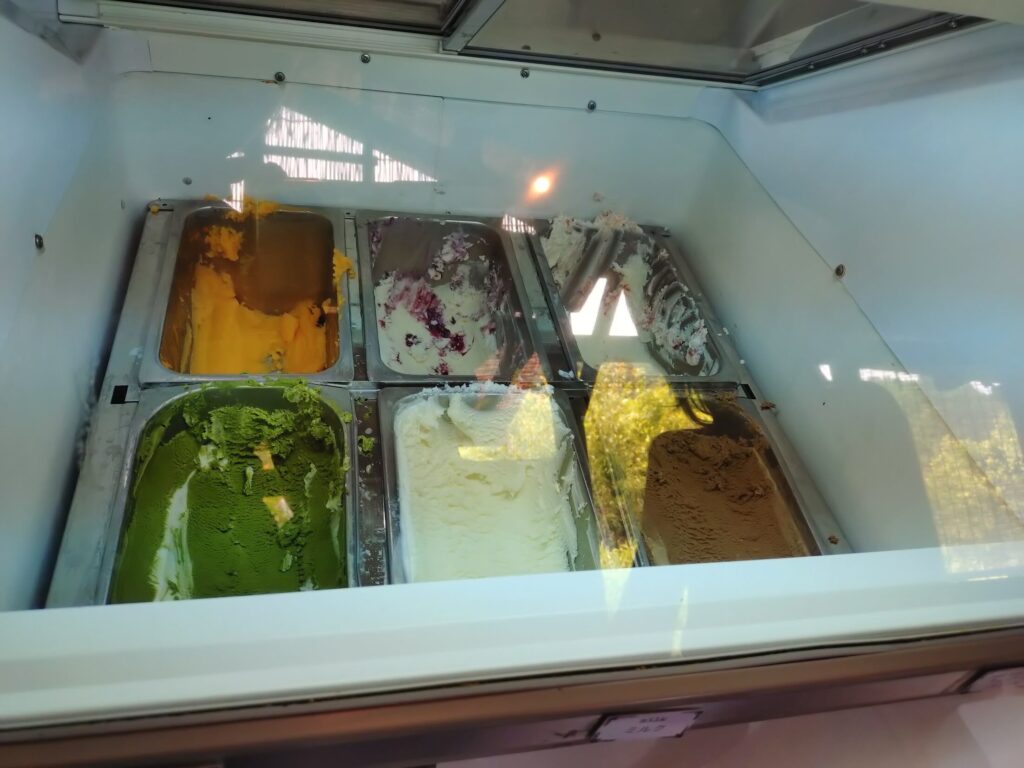 梟氷菓,アウル,興津,清水,ジェラート,ふくろう,森のジェラート,como,コモ,あうる,料金,写真,値段,駐車場,営業時間,営業日,静岡,興津川,アイス