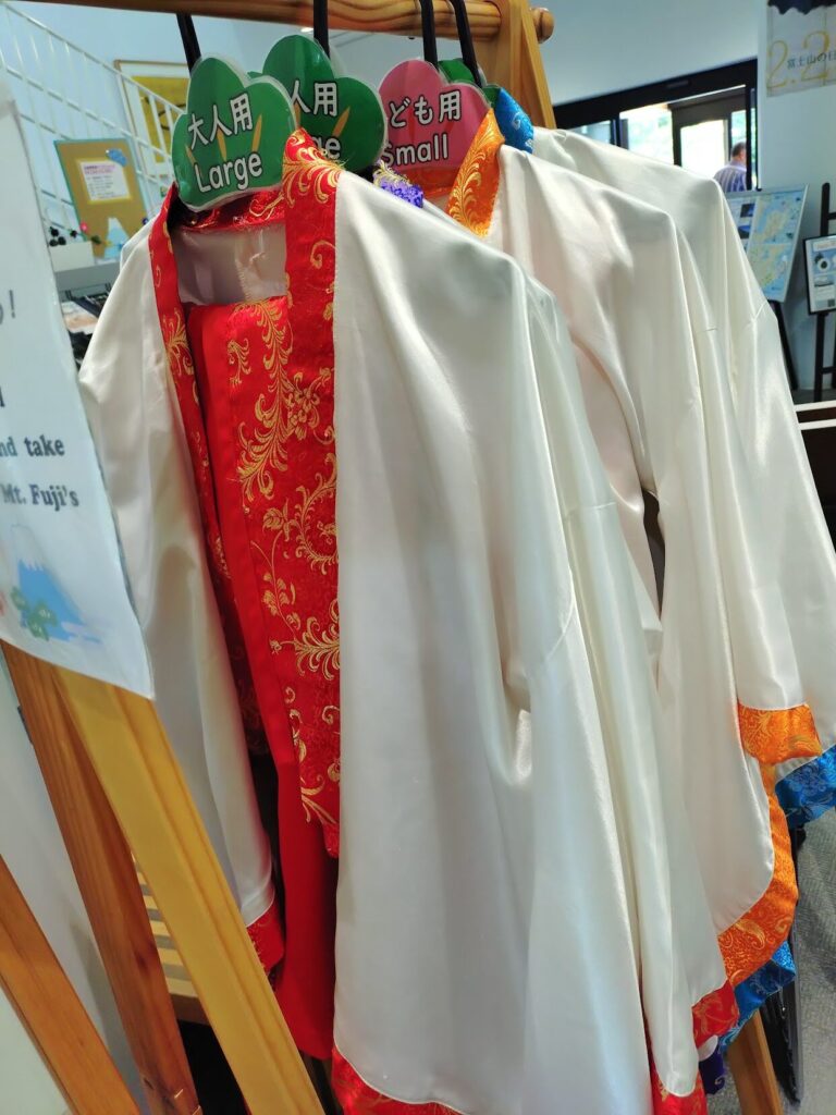 三保,観光,静岡,海,富士,暴れん坊将軍,羽衣伝説,みほしるべ,定休日,営業時間,駐車場,足湯,松葉かき,子ども,神の道,土産屋,いちまる水産