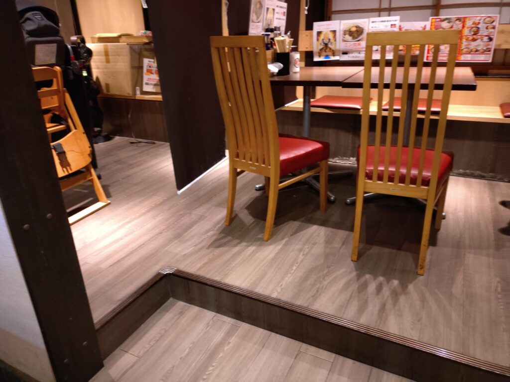 雷神屋,三保,清水,ラーメン,横浜家系,家系,駐車場,営業時間,定休日,割引,ランチ,子ども,