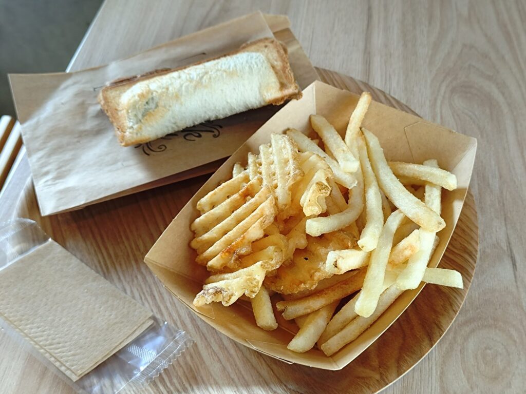 用宗カフェ, よつ葉,FLUFFY ICE, 静岡スイーツ, 海の見えるカフェ, 用宗スイーツ, 親子で行けるカフェ, HUT PARK 用宗, 夏のデザート, 静岡観光, ふわふわかき氷,駐車場,定休日,営業時間,テイクアウトフラッフィーアイス, 用宗駅カフェ, 用宗海岸, 静岡カフェ巡り, よつ葉抹茶, 苺ミルク氷, スイーツ,テイクアウト, 用宗観光, 海辺デートスポット, 静岡市駿河区