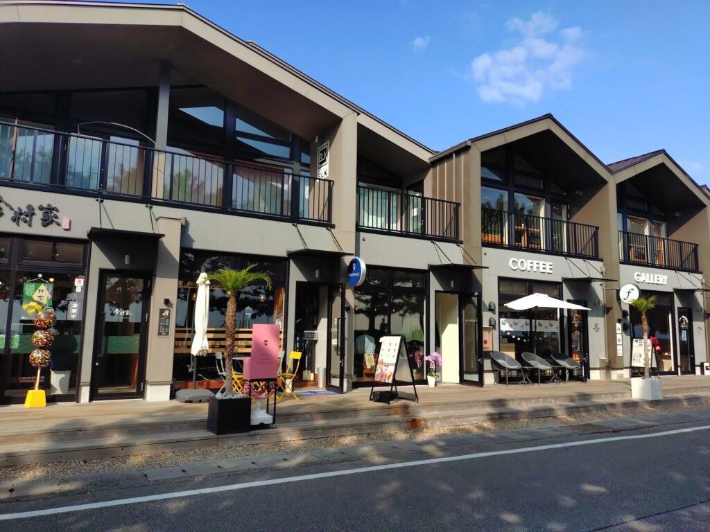 用宗,ハットパーク,海,観光,ハンバーガー,テラコスタ,カフェ,静岡,HUT PARK 用宗, 用宗カフェ, 静岡観光, 海の見えるカフェ, 静岡おでかけ, スイーツ, 複合施設, 親子スポット, 駿河区観光よつ葉 FLUFFY ICE, EAST棟, WEST棟, 用宗駅, 用宗海岸, 駐車場, 海辺リゾート, 静岡カフェ巡り, ドライブスポット, ファミリーおでかけ,ホテル