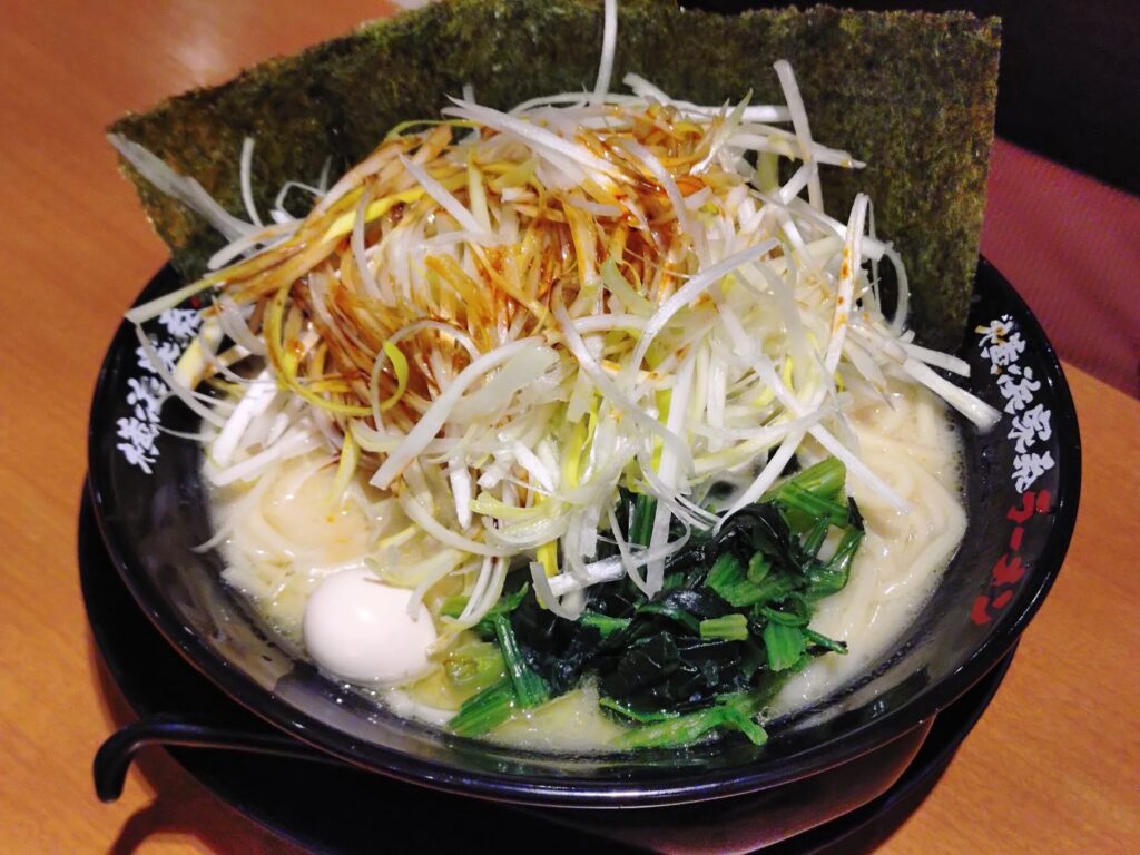 家系ラーメン,浜松,浜松市,横浜,横浜家系ラーメン,有楽家,ラーメン,赤鬼,浜松ささがせ店,自動車道,深夜営業,深夜,ランチ,ディナー,餃子