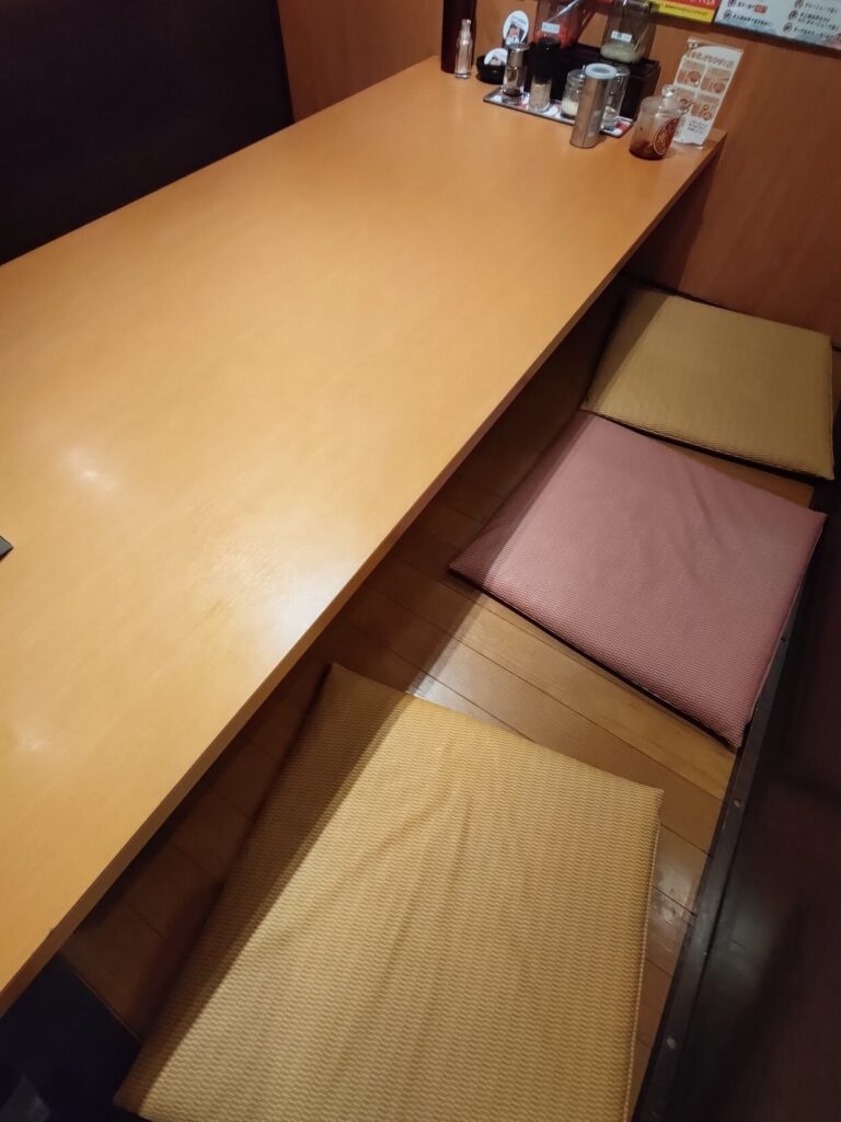 家系ラーメン,浜松,浜松市,横浜,横浜家系ラーメン,有楽家,ラーメン,赤鬼,浜松ささがせ店,自動車道,深夜営業,深夜,ランチ,ディナー,餃子