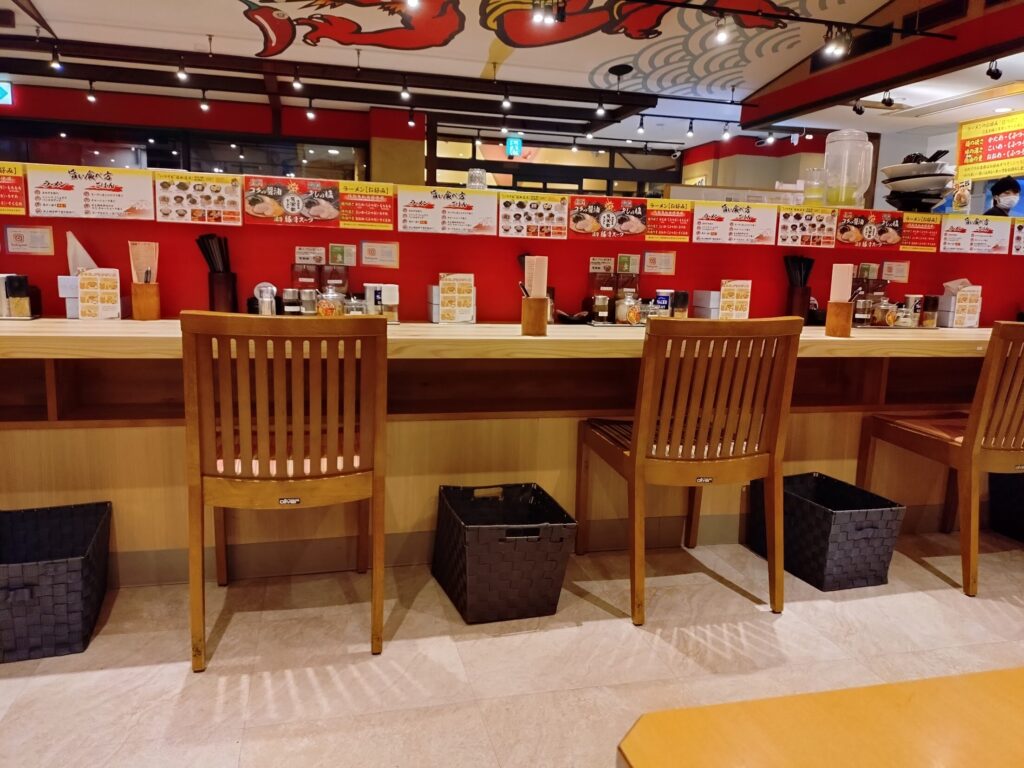 家系ラーメン,浜松,浜松市,横浜,横浜家系ラーメン,有楽家,ラーメン,赤鬼,浜松ささがせ店,自動車道,深夜営業,深夜,ランチ,ディナー,餃子