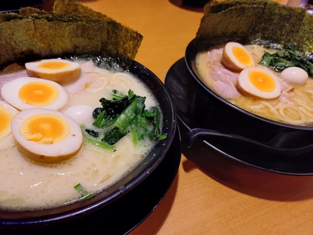 家系ラーメン,浜松,浜松市,横浜,横浜家系ラーメン,有楽家,ラーメン,赤鬼,浜松ささがせ店,自動車道,深夜営業,深夜,ランチ,ディナー,餃子