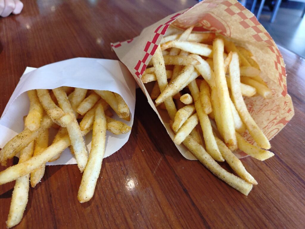 チェリービーンズカフェ,チェリビ.呉服町,カフェ,ランチ,パスタ,子連れ,子ども,静岡,駅,Wi-Fi,コンセント,予約,定休日,営業時間,チェリービーンズ,ポテト