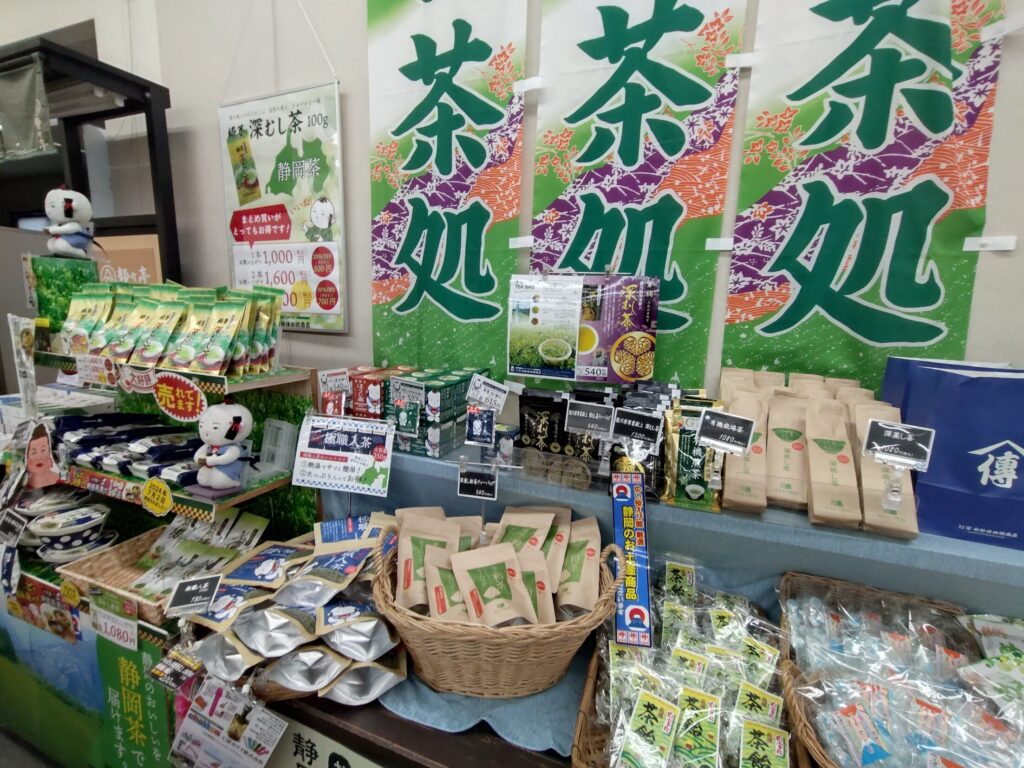 ゆい桜えび館,静岡,観光,清水,見学,子ども,桜えび,サクラエビ,由比,ランチ,定休日,駐車場,お土産,かき揚げ,しらす,定食,そば,まぐろ,天ぷら,桜えび茶屋,お土産,