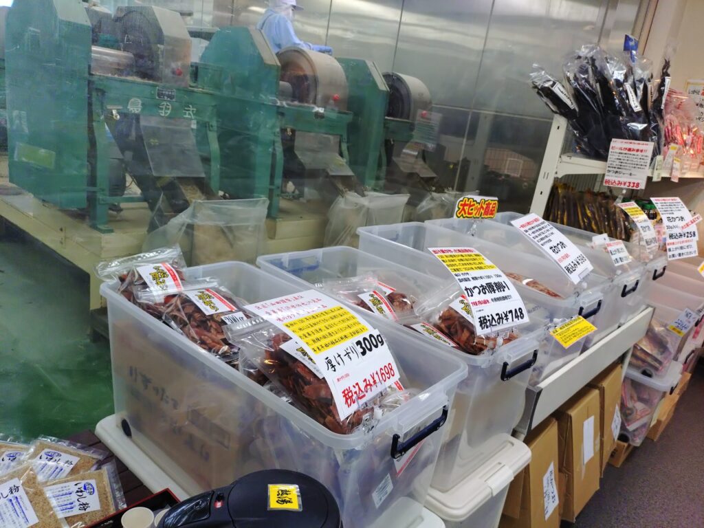 ゆい桜えび館,静岡,観光,清水,見学,子ども,桜えび,サクラエビ,由比,ランチ,定休日,駐車場,お土産,かき揚げ,しらす