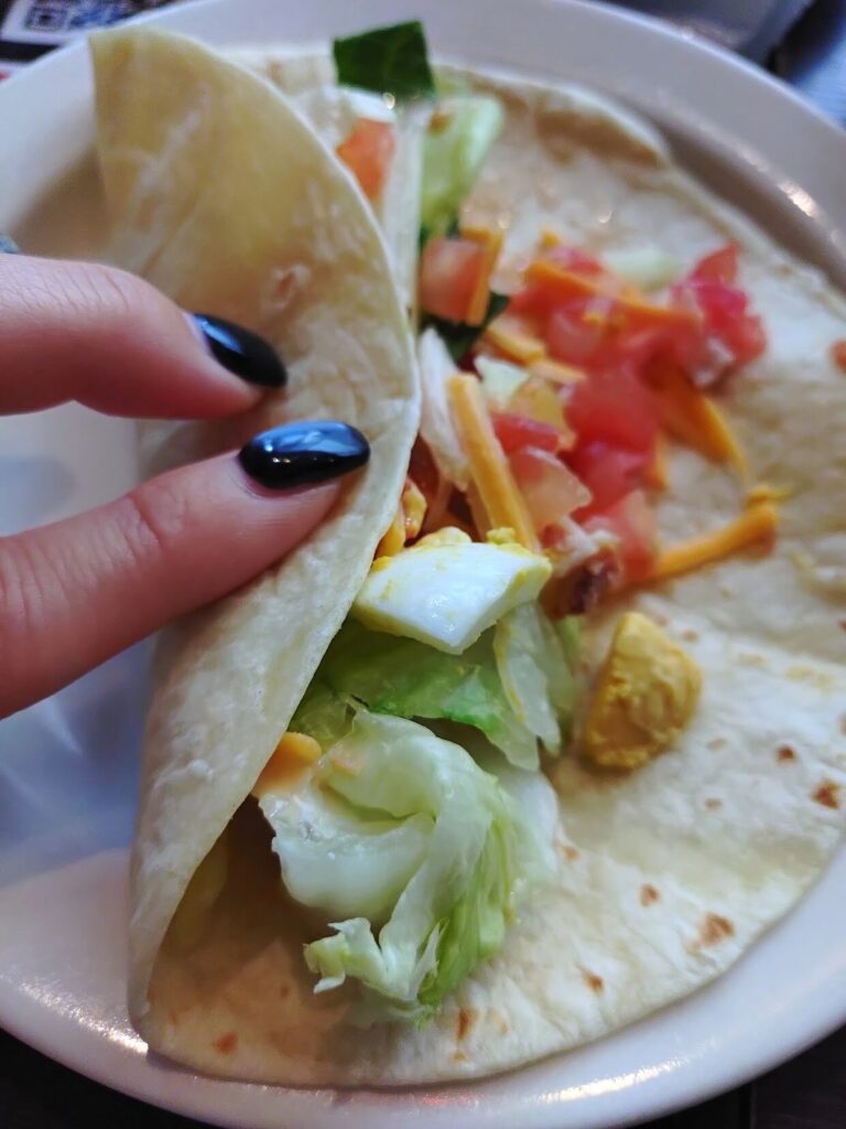 フライデーズ,横浜,ランチ,ディナー,バー,ハンバーガー,ステーキ,パスタ,アメリカン,駐車場,割引,定休日,営業時間,予約,横浜駅西口