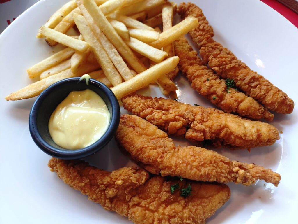 フライデーズ,横浜,ランチ,ディナー,バー,ハンバーガー,ステーキ,パスタ,アメリカン,駐車場,割引,定休日,営業時間,予約,横浜駅西口