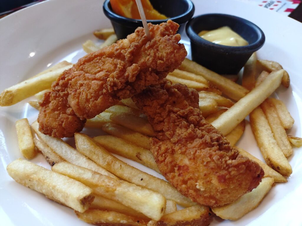 フライデーズ,横浜,ランチ,ディナー,バー,ハンバーガー,ステーキ,パスタ,アメリカン,駐車場,割引,定休日,営業時間,予約,横浜駅西口