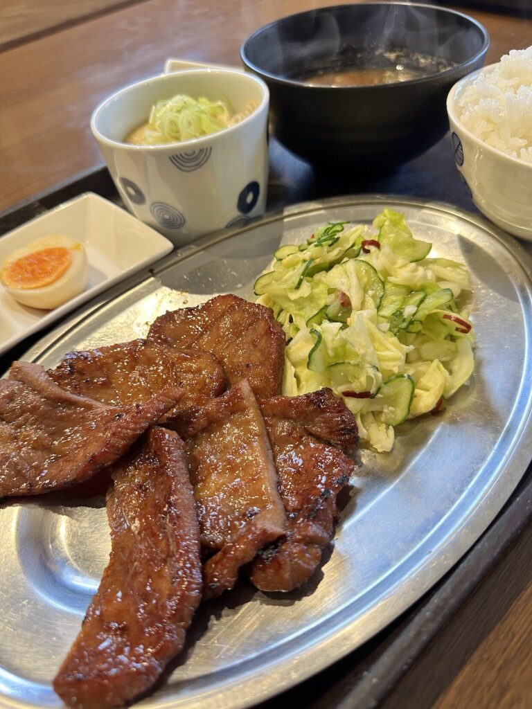俺が食堂, 静岡,定食屋,ランチ,富士宮,富士,,牛タン, うどん,カレー 静岡グルメ, 人気ランチ,グランパパ,キャンプ,定休日,駐車場,営業時間